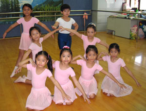 Grade 1 ballet students